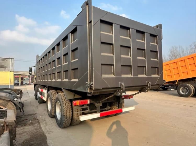 Reman Howo TX 400 12 Wheel Tipper Truck 5 Chinese Tipper Reman Howo TX 400 12 Wheel Truck